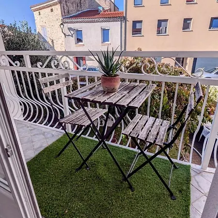 Avec Terrasse Et Balcon アパート Bouzel